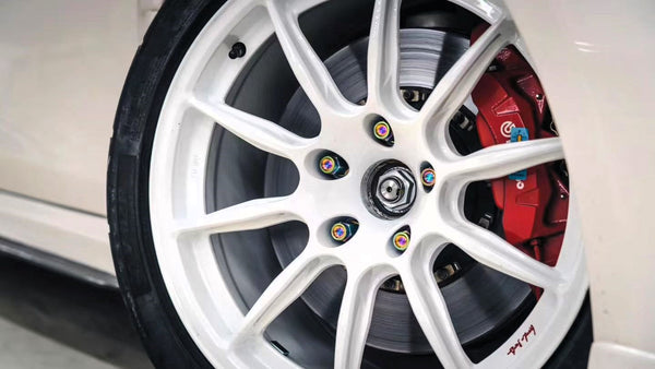 Honda Civic fl5 right front rims with titanium lug nuts from Aumotor and white rim