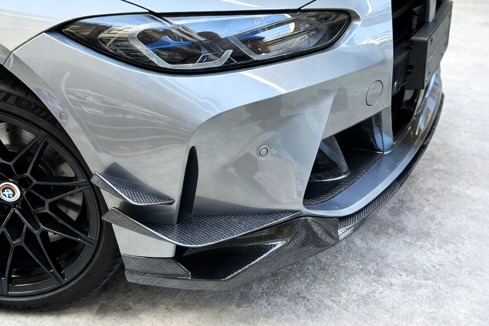 Close-up customer example Dry Carbon Fiber Front Side Splitters VS Style for BMW G80 M3 G82 M4(2021-2026)